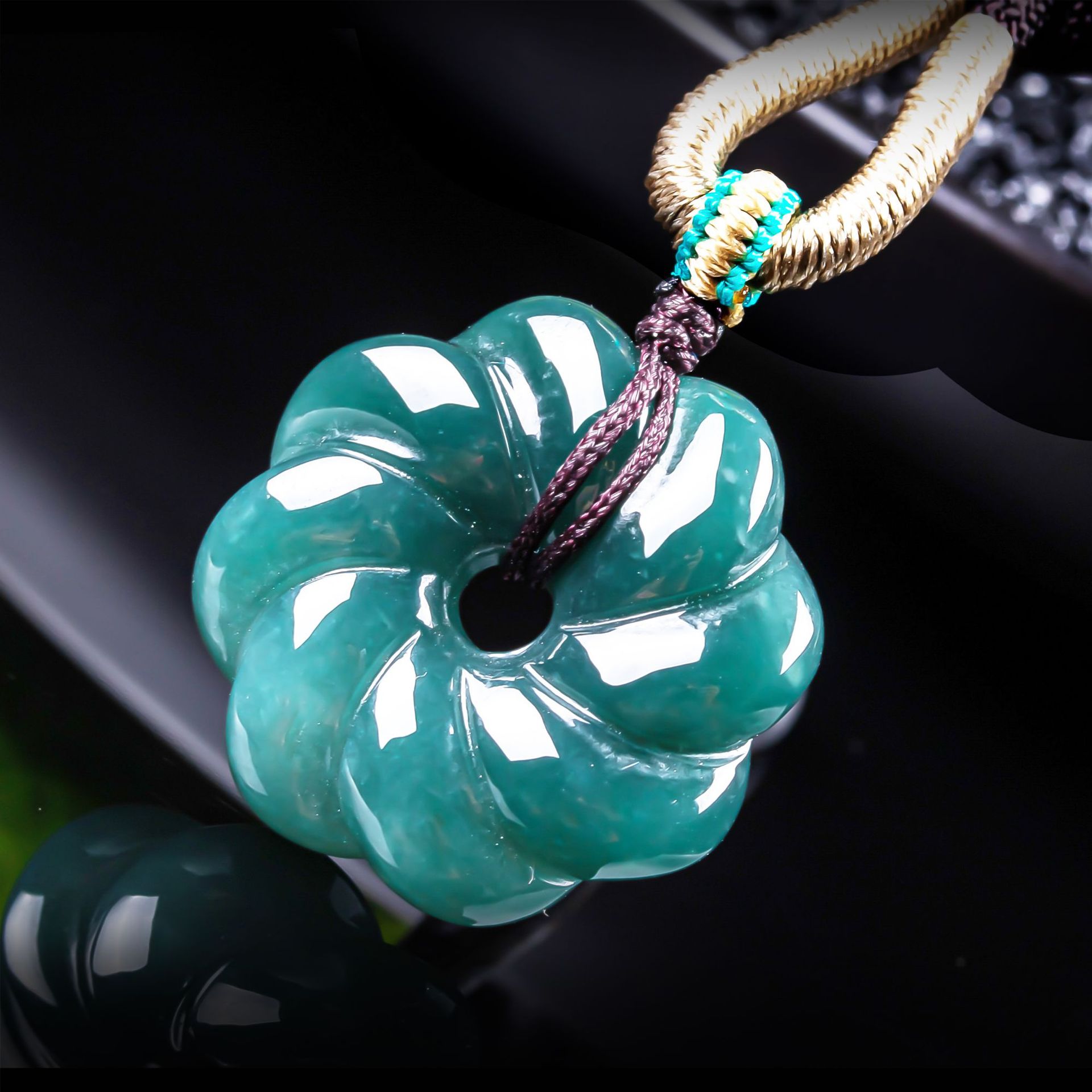 Trend Women Fashion - Natural Burmese Jadeite Flower Pendant Necklace